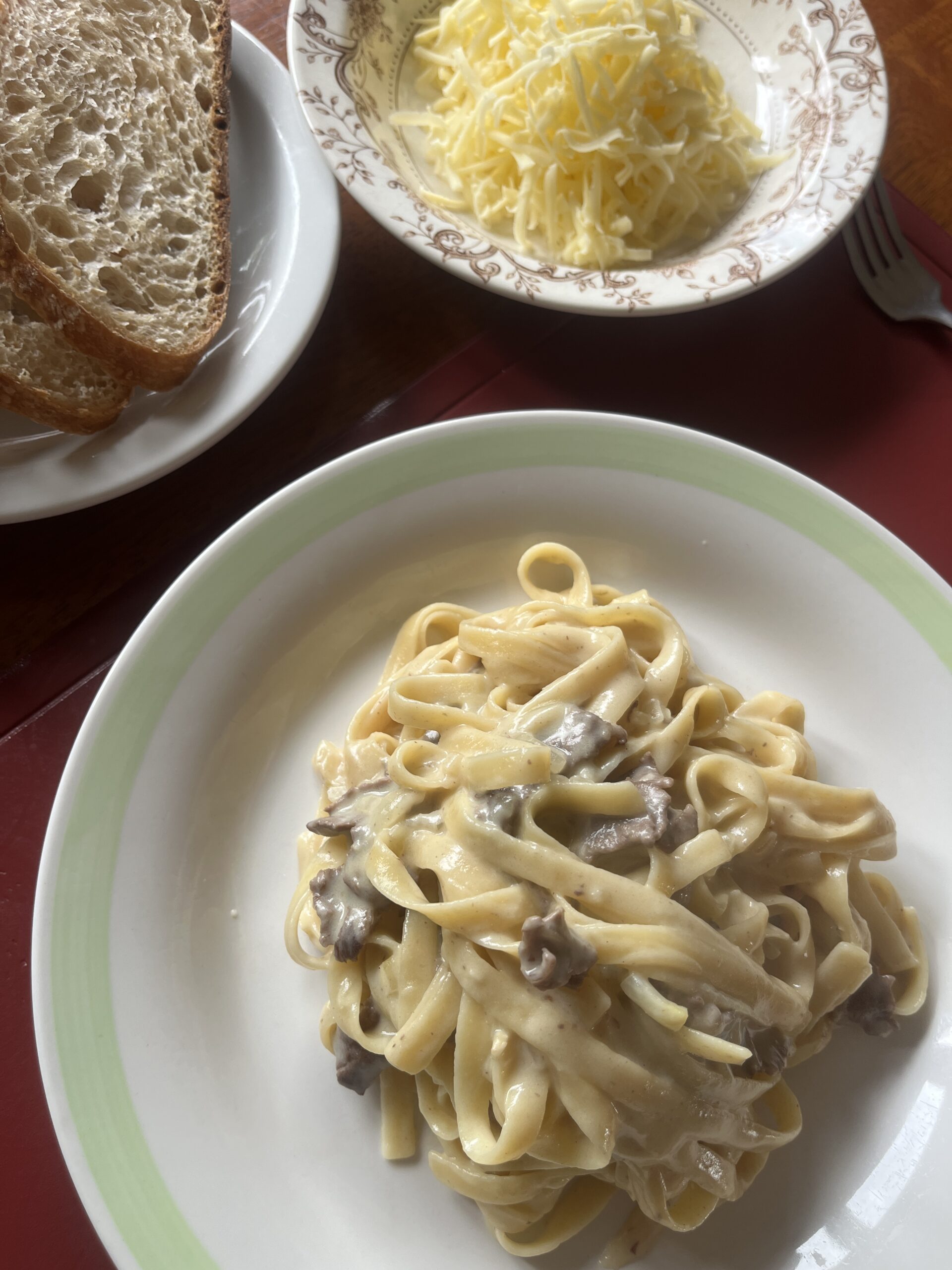 牛肉入りカルボナーラの完成写真